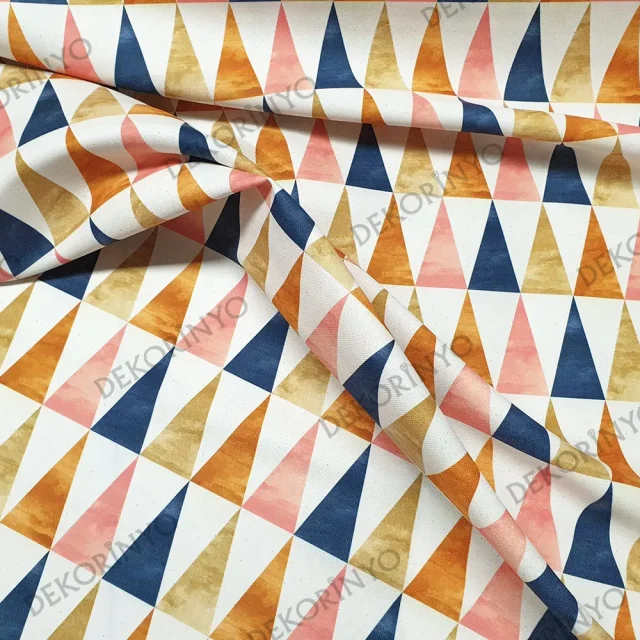 Pastel Renkli Üçgenler Kumaş