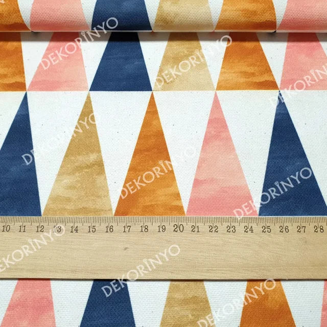 Pastel Renkli Üçgenler Kumaş