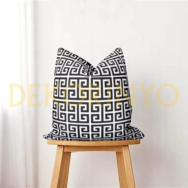 Siyah Yunan Anahtarı Kırlent