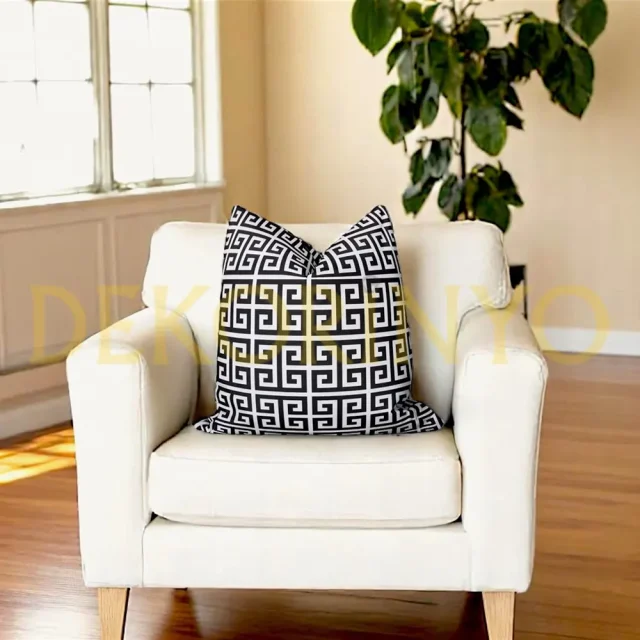 Siyah Yunan Anahtarı Kırlent