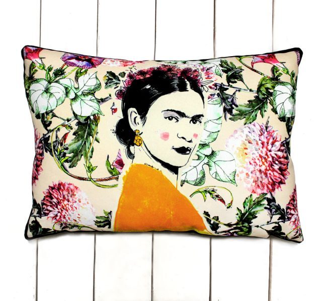 Frida Kahlo ve Çiçekler Kırlent