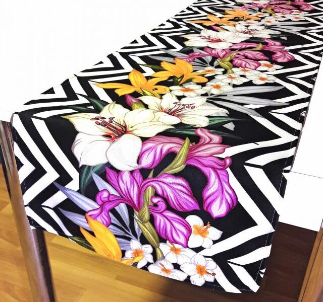 Çiçekli Siyah Zigzaglı Runner