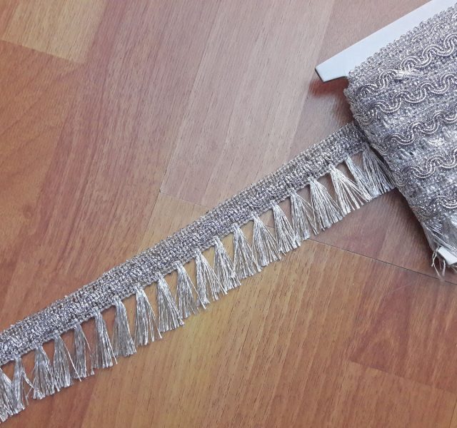 Silver Simli Püskül Şerit Kenarlık