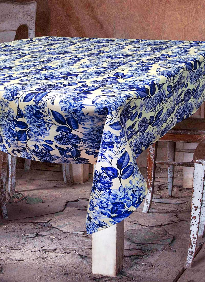 Mavi Soft Çiçekler Masa Örtüsü