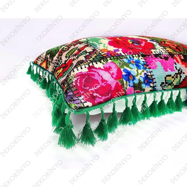 Kanaviçe Patchwork Desenli Püsküllü Dikdörtgen Kırlent