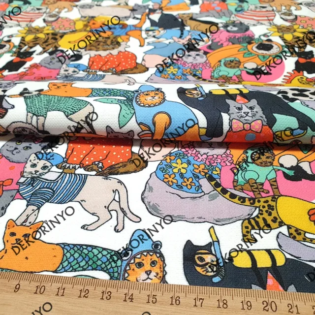 Kostümlü Kediler Desenli Döşemelik Kumaş