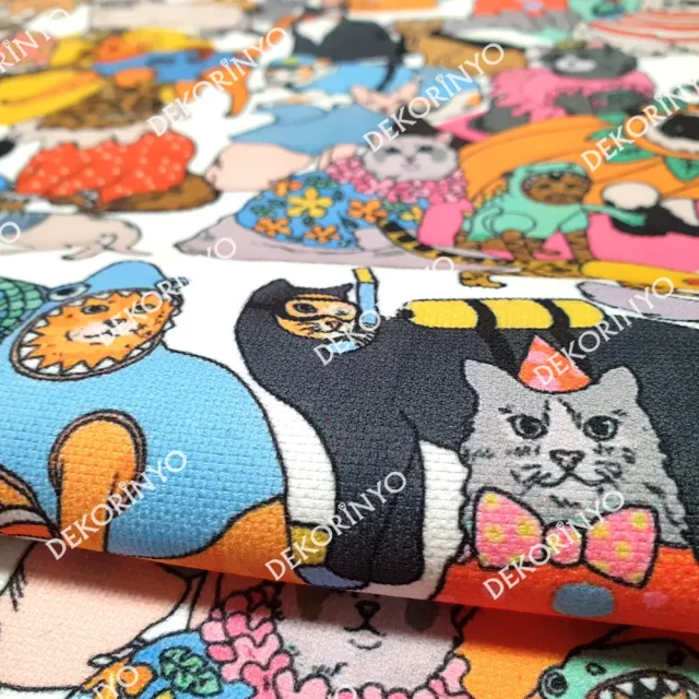 Kostümlü Kediler Desenli Döşemelik Kumaş