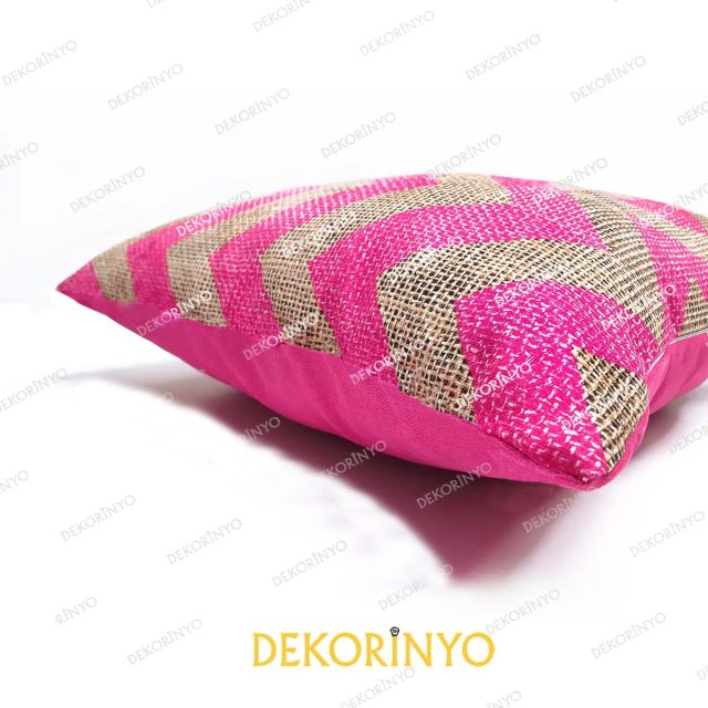 Fuşya Zigzag Desenli Yastık