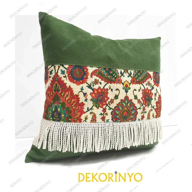 Çiçekli Etnik Saçaklı Yastık