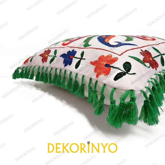 Çiçekli Özbek Desenli Püsküllü Yastık