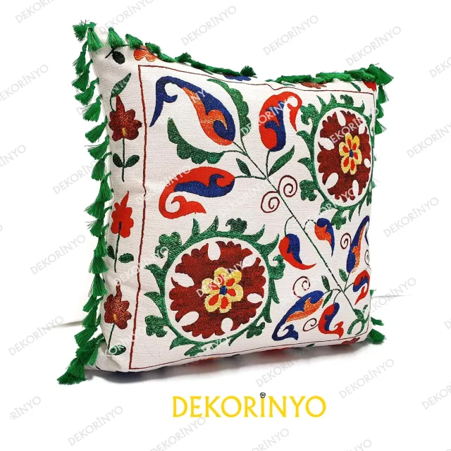 Çiçekli Özbek Desenli Püsküllü Yastık