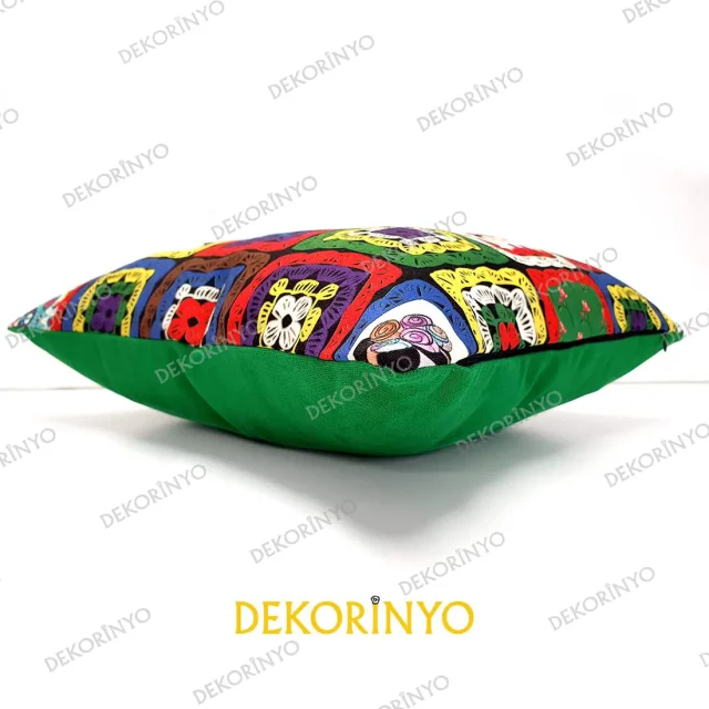 Örgü Efektli Frida Kahlo Desenli Kırlent