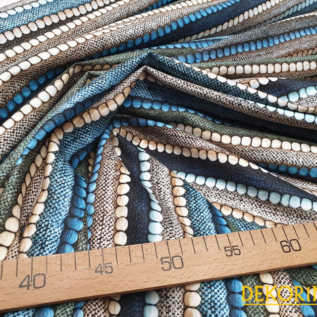 Ponponlu Kilim Desenli Döşemelik Kumaş