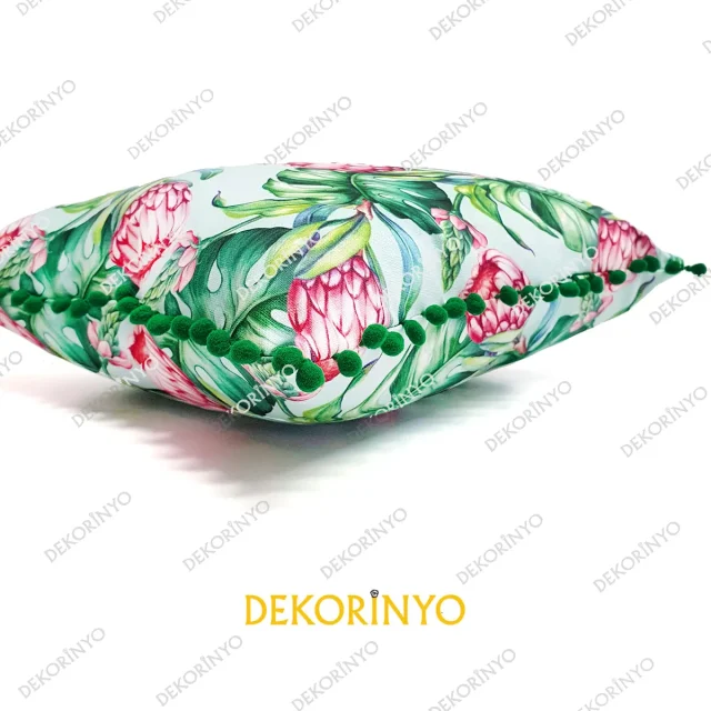 Güney Afrika Çiçeği Desenli Ponponlu Kırlent