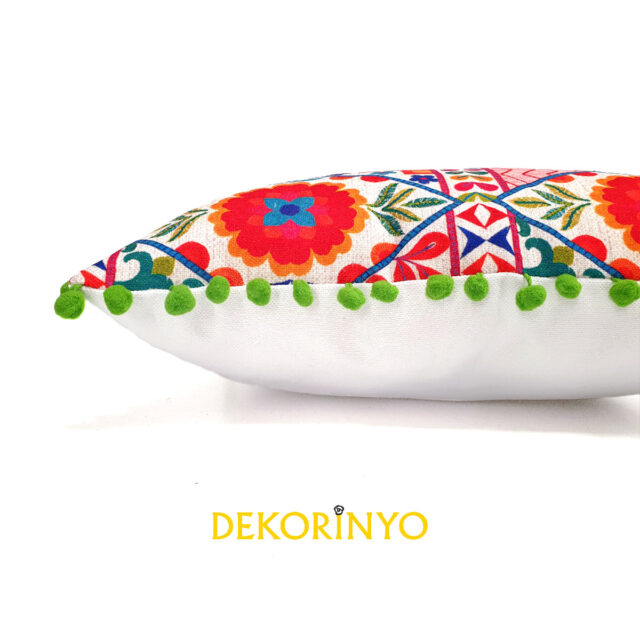 İğne Oyası Frida Desenli Ponponlu Kırlent