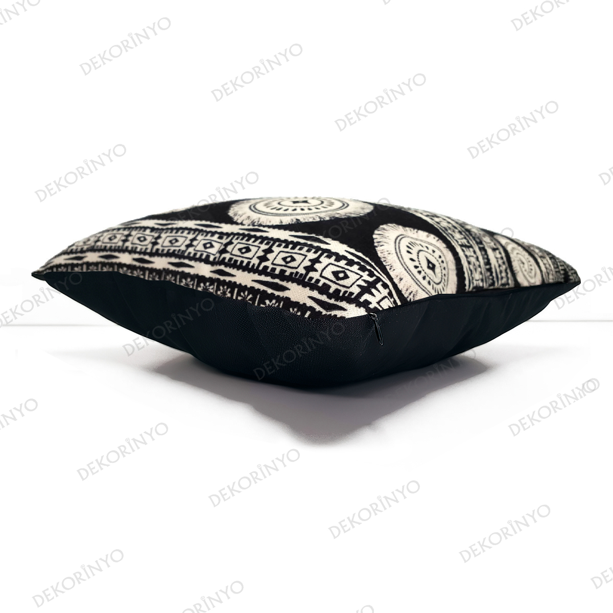 Püskül Görünümlü Bohem Kare Kırlent