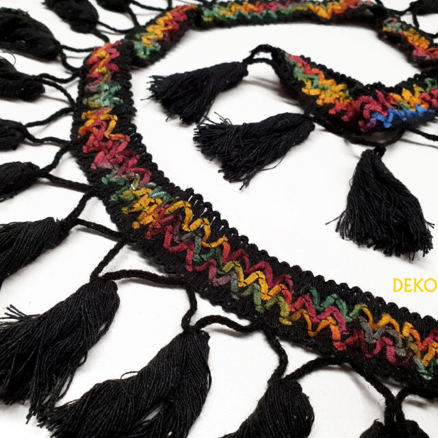 Renkli Şeritli Büyük Siyah Püskül Saçak