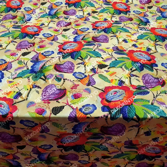 Yaban Çiçekleri Desenli Döşemelik Kumaş