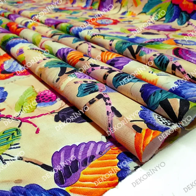 Yaban Çiçekleri Desenli Döşemelik Kumaş