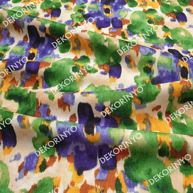 Sulu Boya Batik Çiçekler Desenli Kumaş