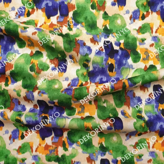 Sulu Boya Batik Çiçekler Desenli Kumaş