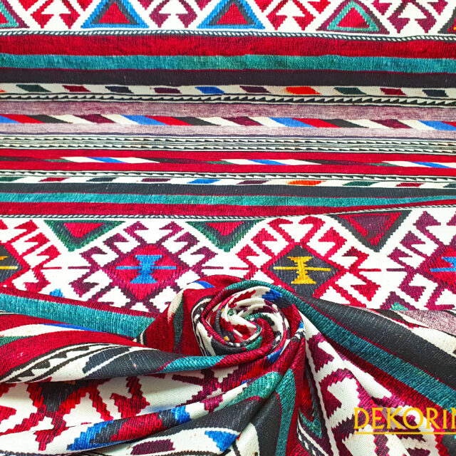 Dokuma Efektli Kilim Motifli Döşemelik Kumaş