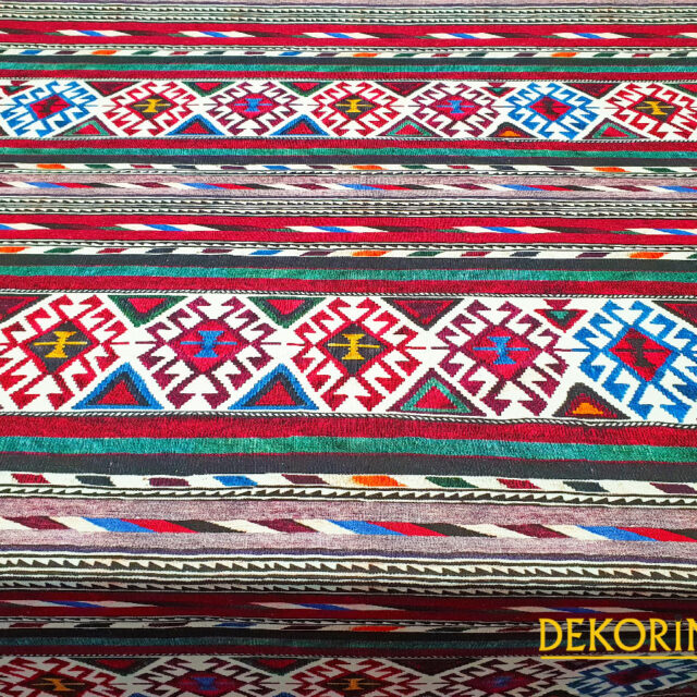 Dokuma Efektli Kilim Motifli Döşemelik Kumaş