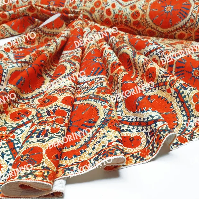 Özbek Madalyon Desenli Döşemelik Kumaş
