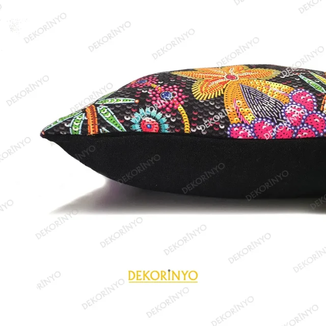 Payet Çiçek Desenli Kare Kırlent