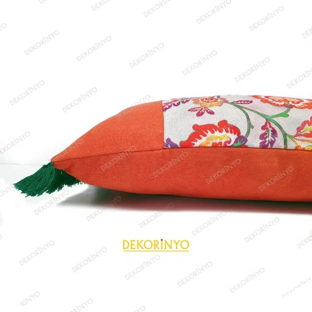 Sevgi Çiçeği Desenli Püsküllü Dikdörtgen Kırlent