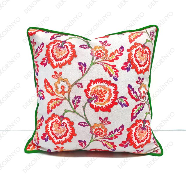 Sevgi Çiçeği Desenli Kare Kırlent