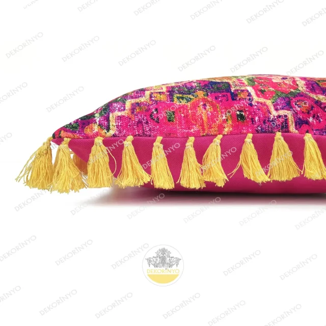 Eskitme Kilim Motifli Püsküllü Kare Kırlent