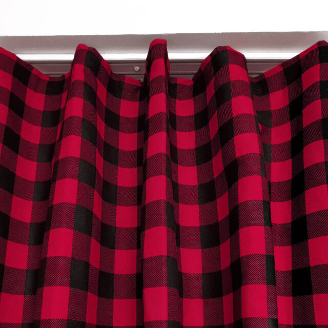 Kırmızı Siyah Pötikare Desenli Perde