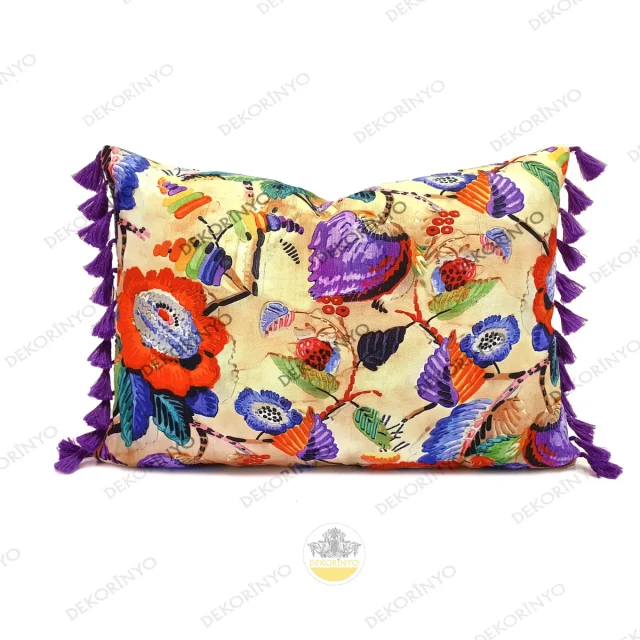 Yaban Çiçekleri Desenli Püsküllü Kırlent