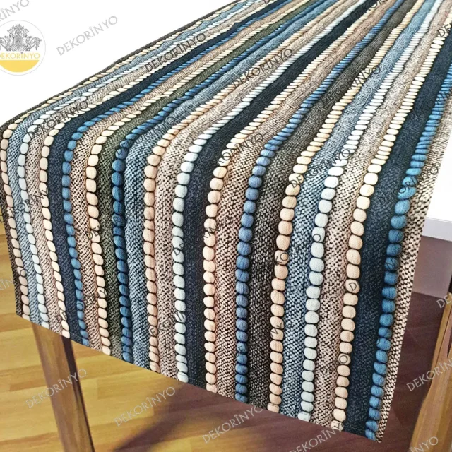 Ponponlu Kilim Desenli Dekoratif Runner