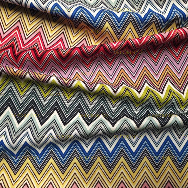 Çok Renkli Zigzag Motifli Döşemelik Kumaş