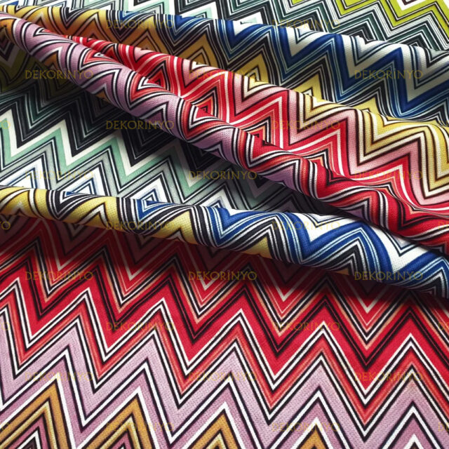 Çok Renkli Zigzag Motifli Döşemelik Kumaş