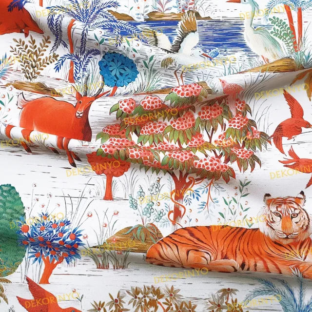 Kaplan Motifli Asya Orman Yaşamı Temalı Kumaş