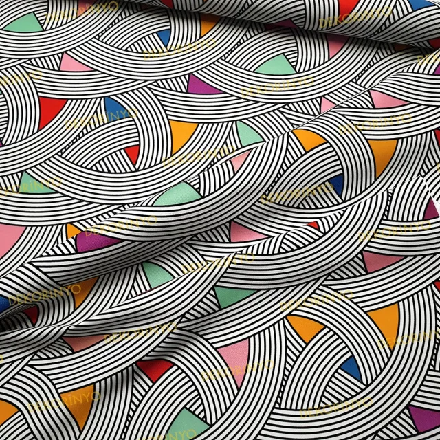 Siyah Beyaz Sarmal Geometrik Motifli Kumaş