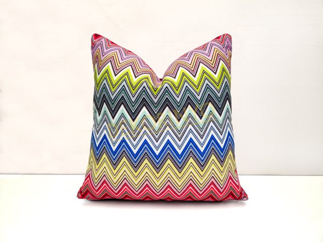 Çok Renkli Retro Zigzag Motifli Kırlent